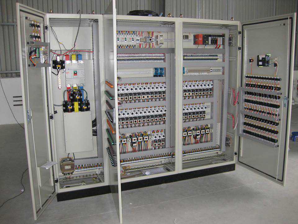Hình ảnh của một tủ điện công nghiệp